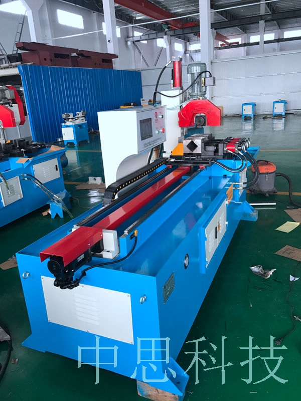 液壓提供的動力很大,壁厚超過10mm的都可以有效切割